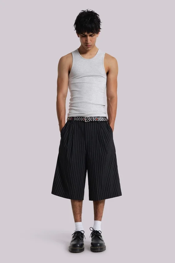 Schwarze Goliath-Baggy-Shorts mit Nadelstreifen