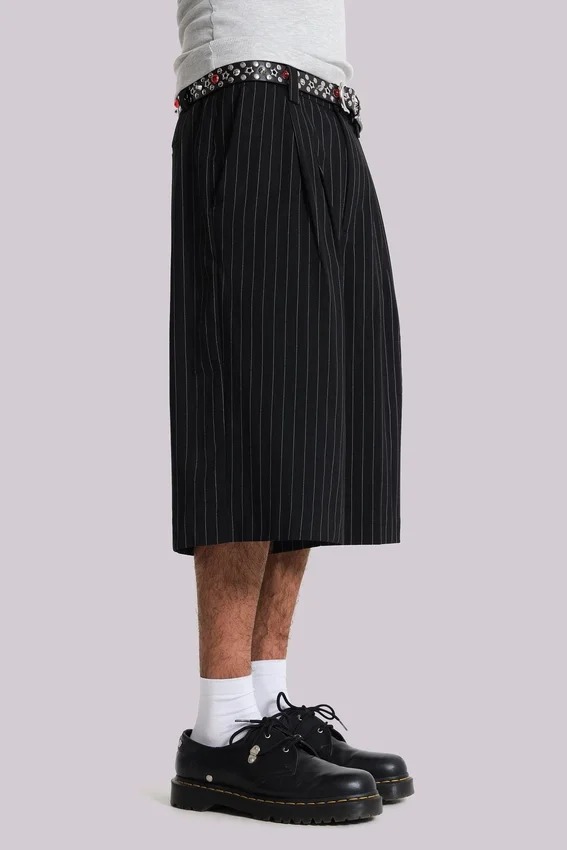 Schwarze Goliath-Baggy-Shorts mit Nadelstreifen