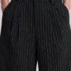 Schwarze Goliath-Baggy-Shorts mit Nadelstreifen