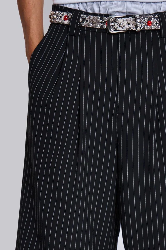 Schwarze Goliath-Baggy-Shorts mit Nadelstreifen