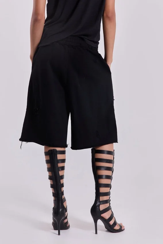 Schwarze Monster-Shorts im Distressed-Look