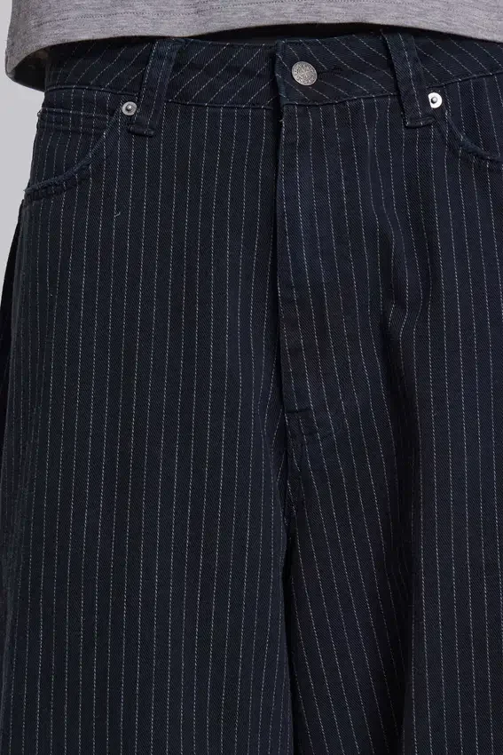 Schwarze, Nadelstreifen-Jeans „XL Colossus“