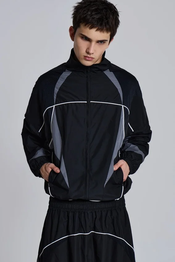 Schwarze „Panelled Vapor“-Jacke