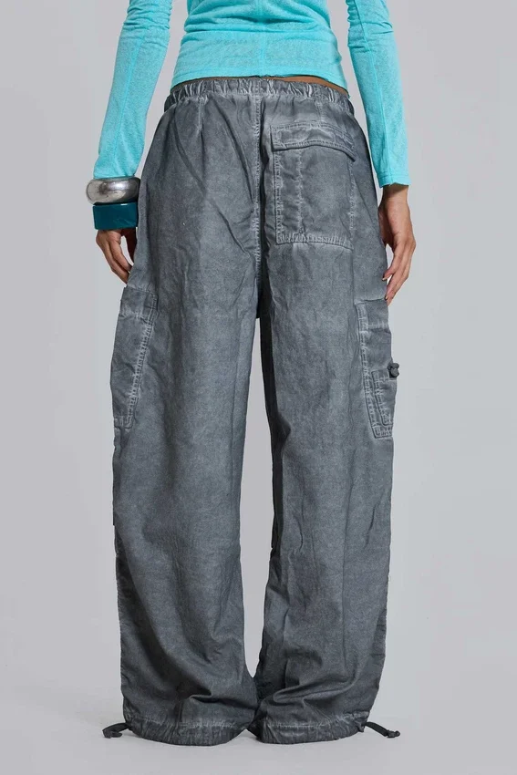 Schwarze Parachute Pants im Oil-Wash-Look