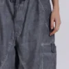 Schwarze Parachute Pants im Oil-Wash-Look