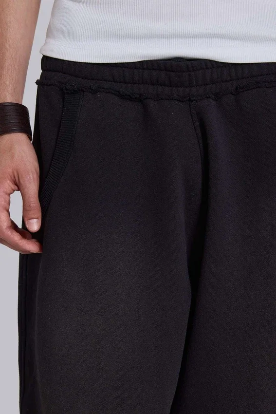 Schwarze, weite „Monster Joggers“ mit Umschlag
