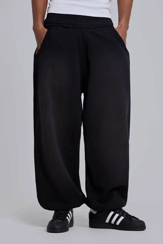 Schwarze, weite „Monster Joggers“ mit Umschlag