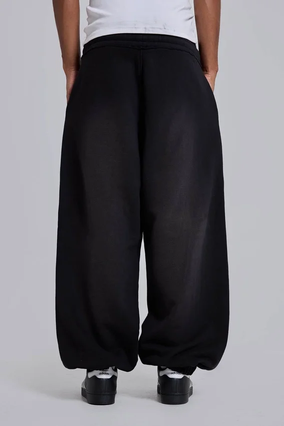 Schwarze, weite „Monster Joggers“ mit Umschlag