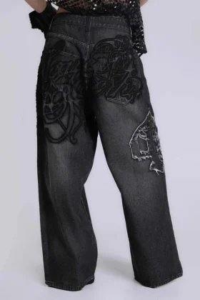 Schwarze XL Colossus Jeans mit erhabener Stickerei