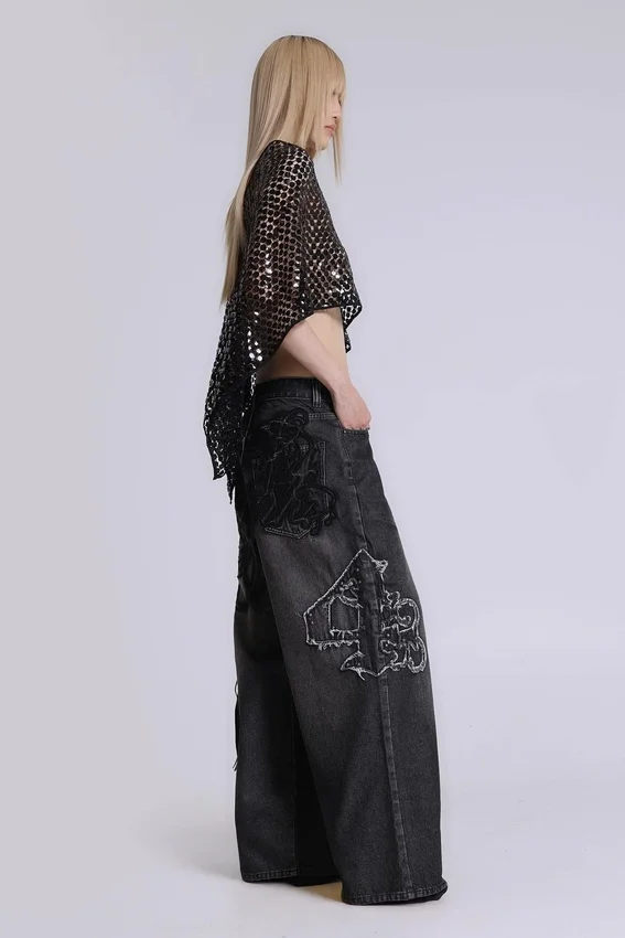 Schwarze XL Colossus Jeans mit erhabener Stickerei
