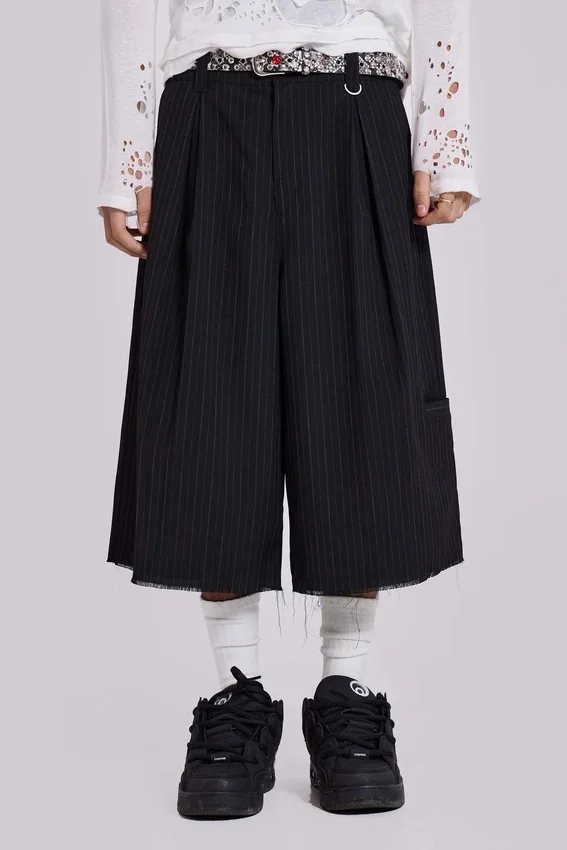 Schwarze XL Goliath Baggy-Shorts mit Nadelstreifen