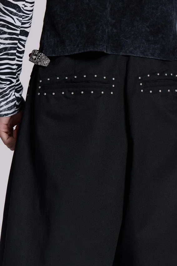 Schwarze XL-Goliath-Baggy-Shorts mit Nieten