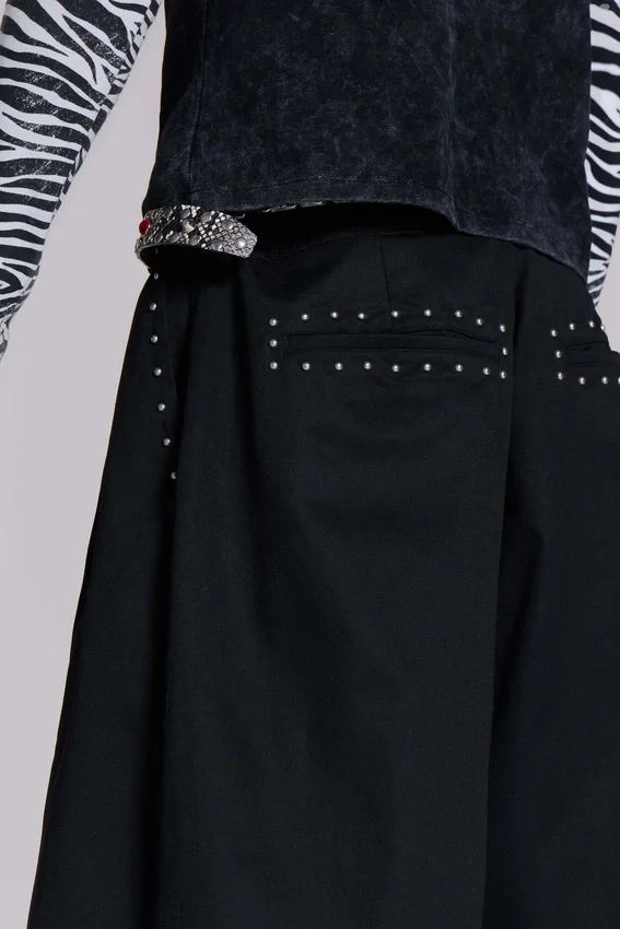 Schwarze XL-Goliath-Baggy-Shorts mit Nieten