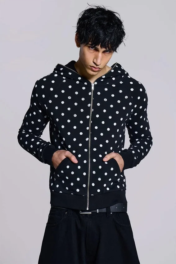 Schwarzer Hoodie mit Polka-Dots
