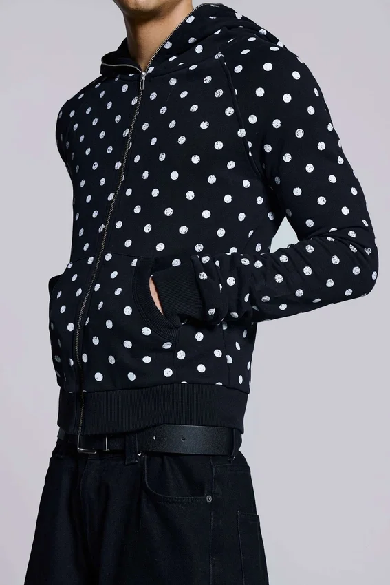 Schwarzer Hoodie mit Polka-Dots