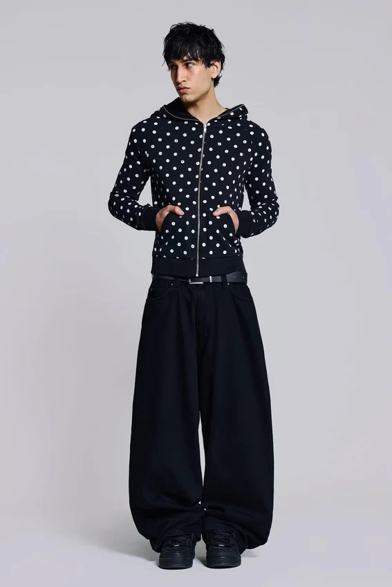 Schwarzer Hoodie mit Polka-Dots