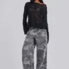 Schwarzer Stray-Strickpullover