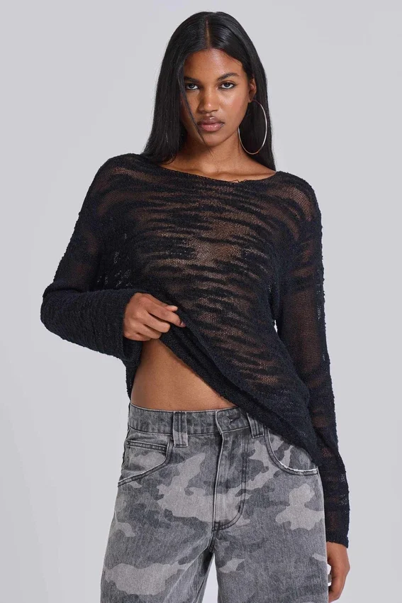 Schwarzer Stray-Strickpullover