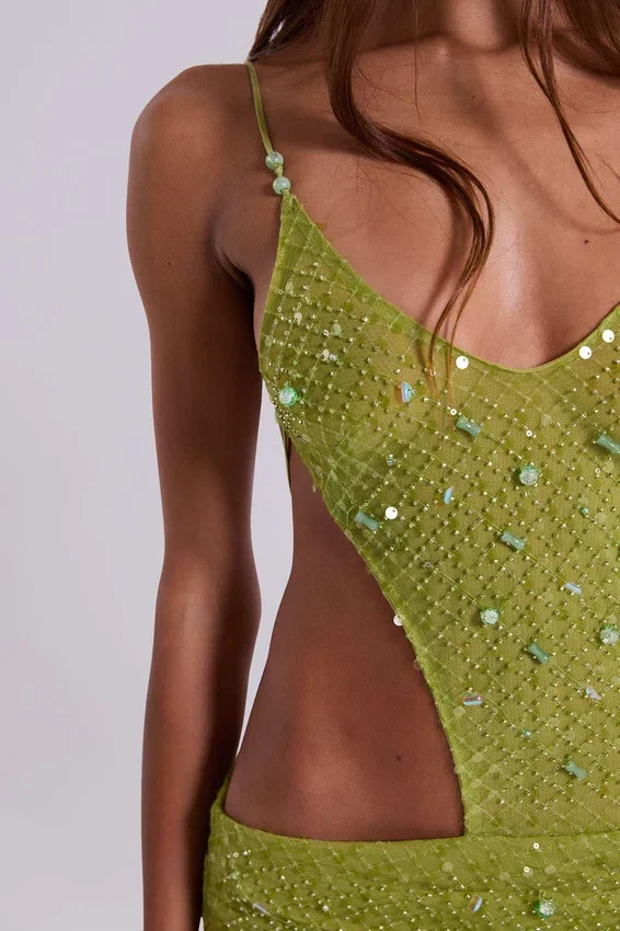 Stellar – Asymmetrisches, handperlbesticktes Maxikleid in Limette