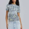 T-Shirt mit Totenkopf-Camouflage-Print