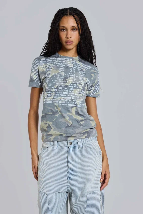 T-Shirt mit Totenkopf-Camouflage-Print