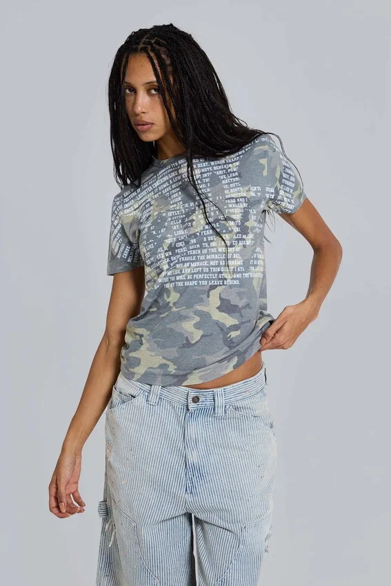 T-Shirt mit Totenkopf-Camouflage-Print
