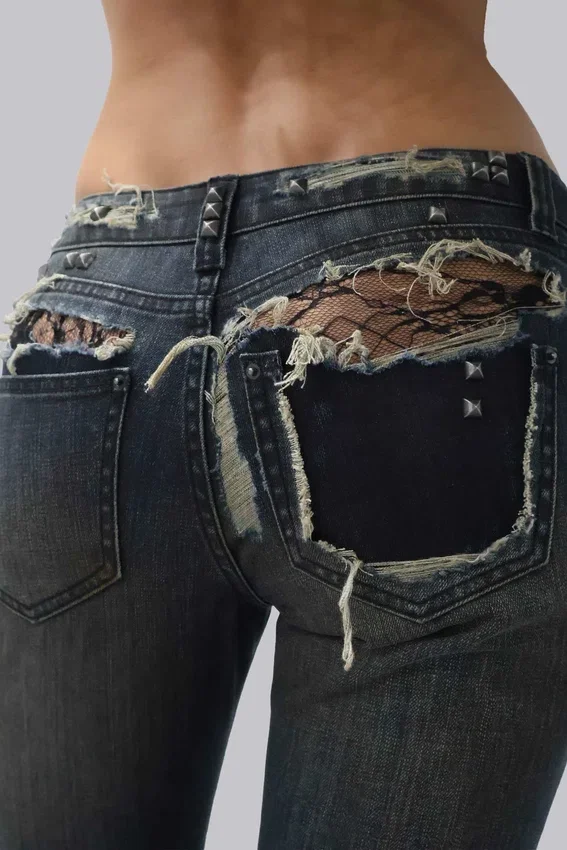 Tori-Jeans mit Low-Rise-Schnitt, Bootcut und Distressed-Effekt aus Spitze