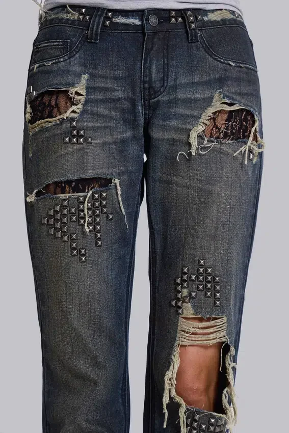 Tori-Jeans mit Low-Rise-Schnitt, Bootcut und Distressed-Effekt aus Spitze