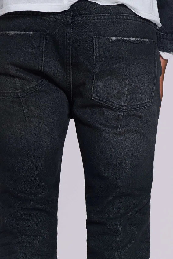 Verwaschene schwarze Drain-Jeans