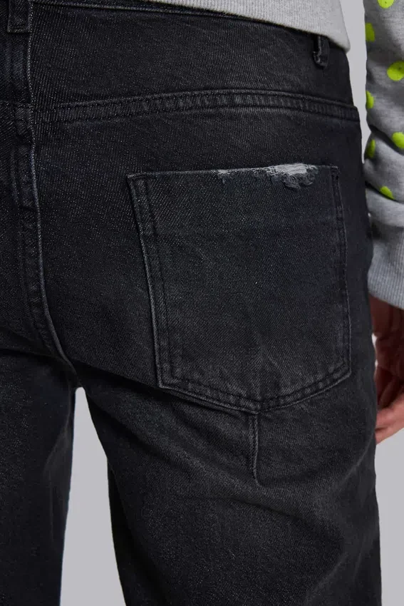 Verwaschene schwarze Drain-Jeans