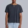 Verwaschenes schwarzes, kurzes Moth-T-Shirt