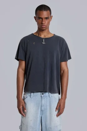 Verwaschenes schwarzes, kurzes Moth-T-Shirt