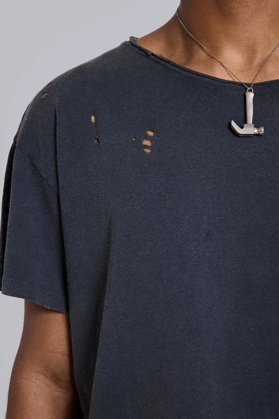 Verwaschenes schwarzes, kurzes Moth-T-Shirt
