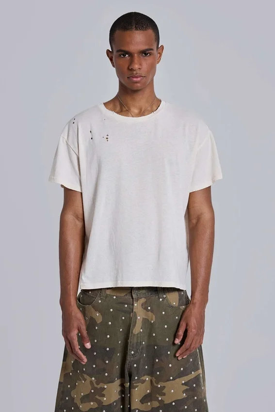 Weißes, verkürztes T-Shirt mit Mottenprint