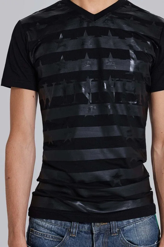 „Winner“ T-Shirt mit V-Ausschnitt