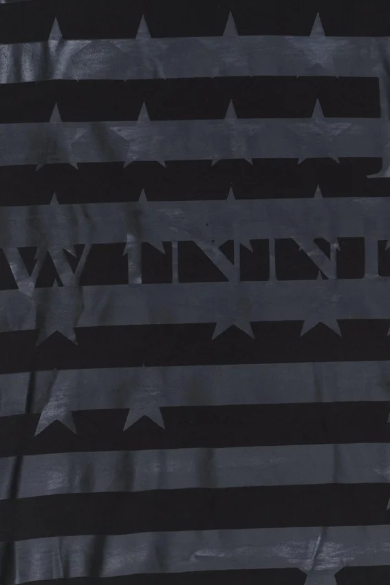 „Winner“ T-Shirt mit V-Ausschnitt