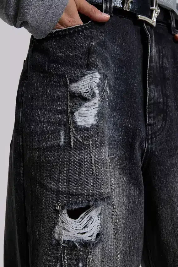 XL Colossus Jeans mit Ketten und Distressed-Effekt